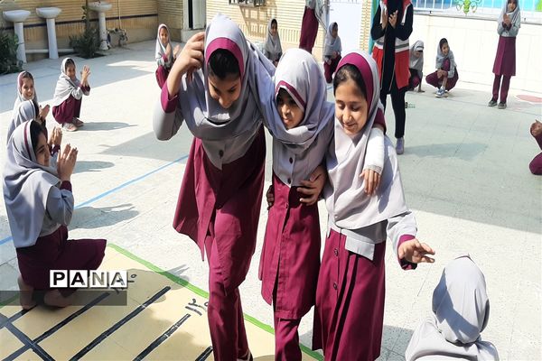 آموزش ایمنی در برابر زلزله ویژه‌ی دانش‌آموزان پارسیان