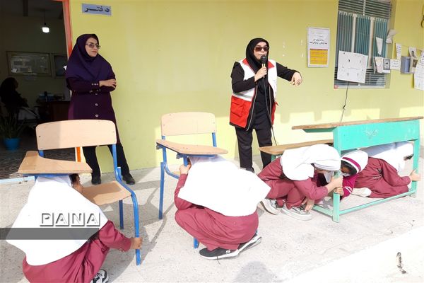 آموزش ایمنی در برابر زلزله ویژه‌ی دانش‌آموزان پارسیان