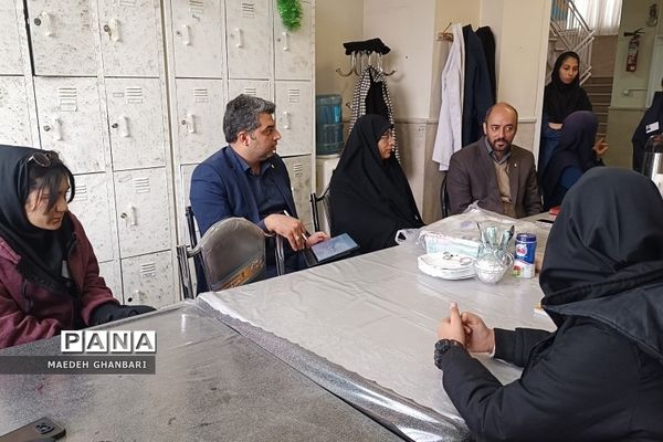 نشست تعامل و همفکری شورای دانش‌آموزی هنرستان سعادت با مسئولین