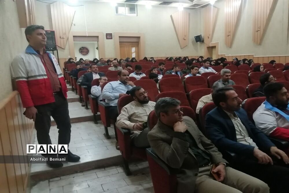 دوره آموزشی آمادگی در برابر زلزله ویژه مربیان و معاونان پرورشی قم
