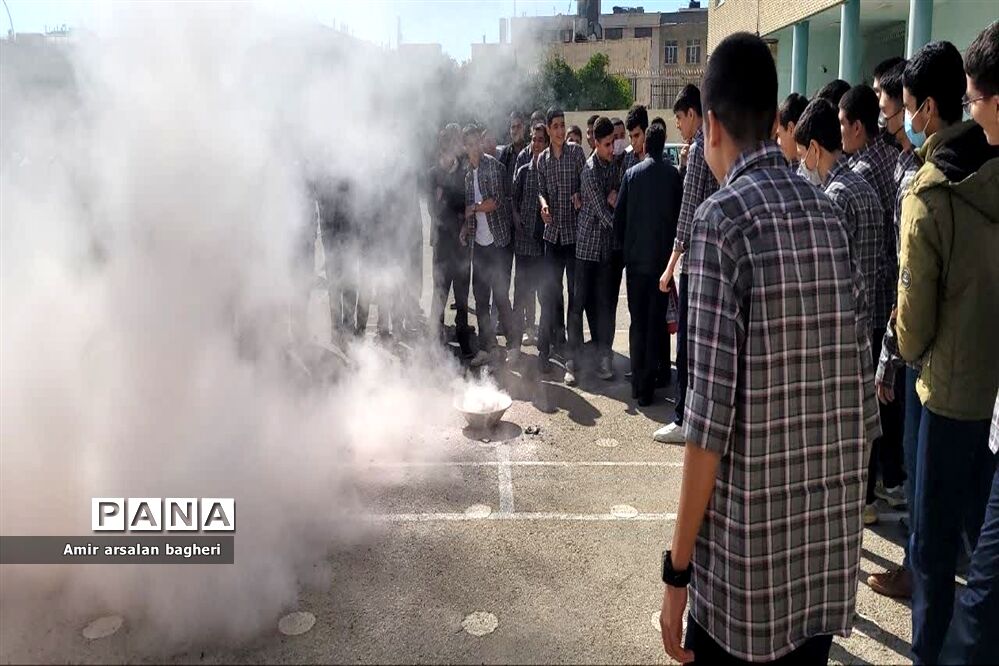 برگزاری اولین مرحله اردوی عملی  دفاعی در دبیرستان نمازی
