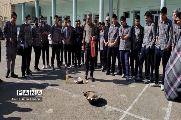 برگزاری اولین مرحله اردوی عملی  دفاعی در دبیرستان نمازی