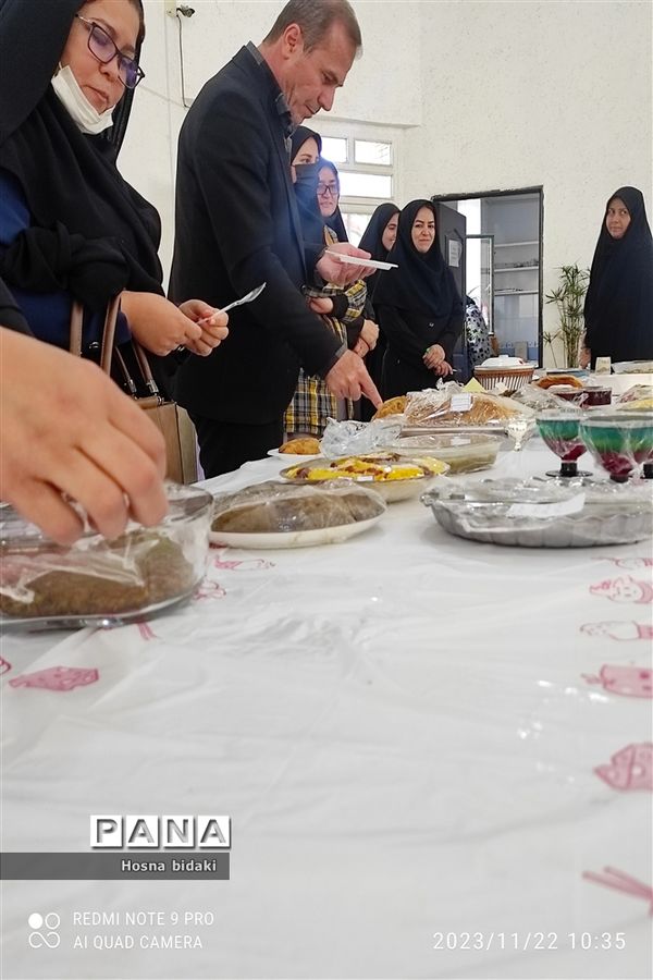 برگزاری جشنواره غذا در دبیرستان نمونه دولتی نجابت