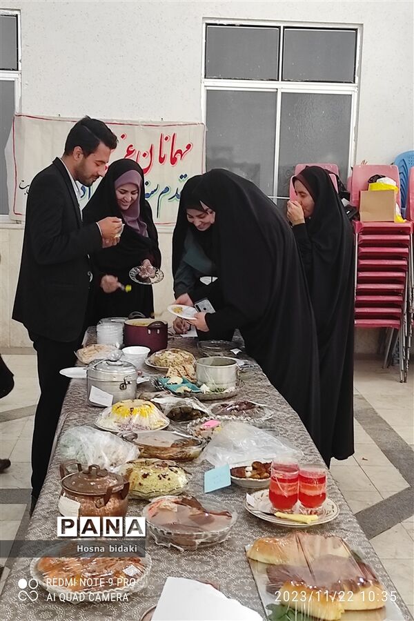 برگزاری جشنواره غذا در دبیرستان نمونه دولتی نجابت