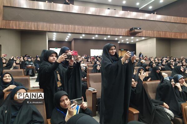 همایش نوجوانان دانش آموز با عنوان نو جهان در اردوگاه ۱۵ خرداد قم