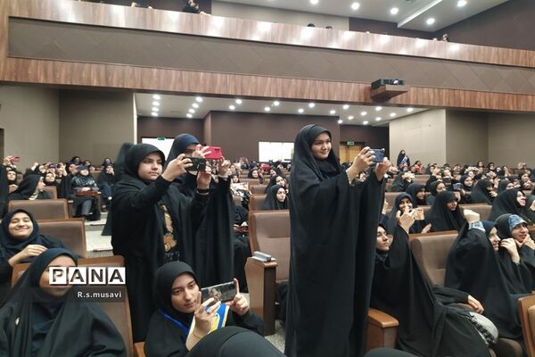 همایش نوجوانان دانش آموز با عنوان نو جهان در اردوگاه ۱۵ خرداد قم