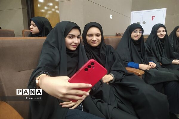همایش نوجوانان دانش آموز با عنوان نو جهان در اردوگاه ۱۵ خرداد قم