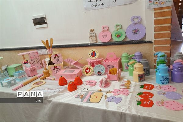 ۴نمایشگاه اقتصاد مقاومتی  بانوان کارافرین در قرچک‌