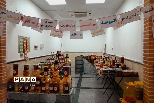 ۴نمایشگاه اقتصاد مقاومتی  بانوان کارافرین در قرچک‌