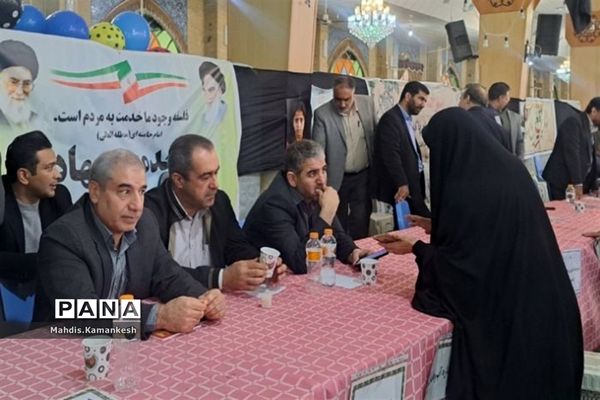 برگزاری میز خدمت در مصلی نماز جمعه پاکدشت