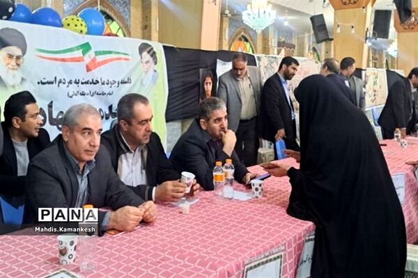برگزاری میز خدمت در مصلی نماز جمعه پاکدشت