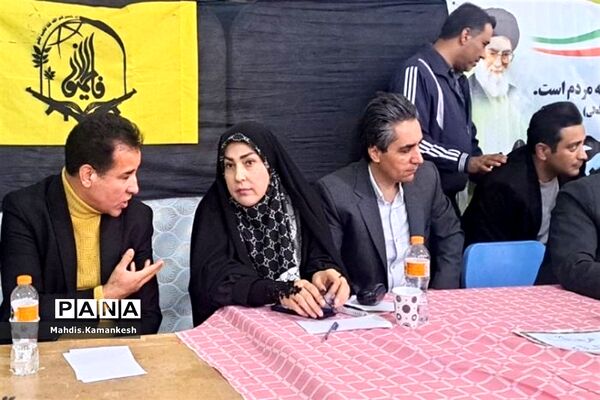 برگزاری میز خدمت در مصلی نماز جمعه پاکدشت