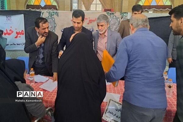 برگزاری میز خدمت در مصلی نماز جمعه پاکدشت
