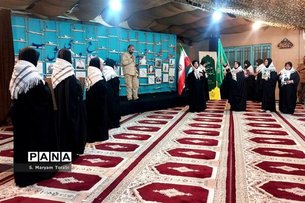 قرائت میثاق‌نامه معلمی توسط نومعلمان فارس در معراج شهدای اهواز