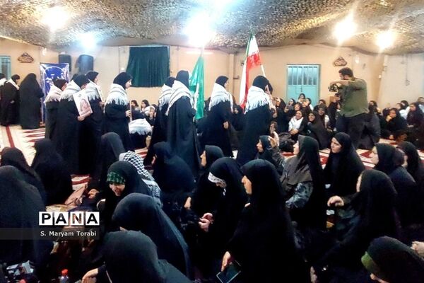 قرائت میثاق‌نامه معلمی توسط نومعلمان فارس در معراج شهدای اهواز