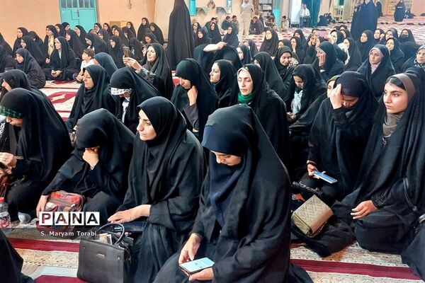 قرائت میثاق‌نامه معلمی توسط نومعلمان فارس در معراج شهدای اهواز
