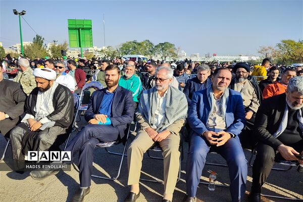 همایش بزرگ پیاده‌روی خانوادگی در شهرستان قرچک