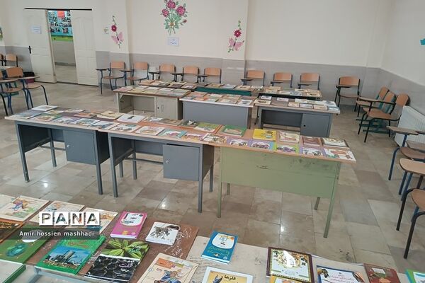 نمایشگاه کتاب در هفته بسیج در دبستان شهید محمدباقر صدر رودهن