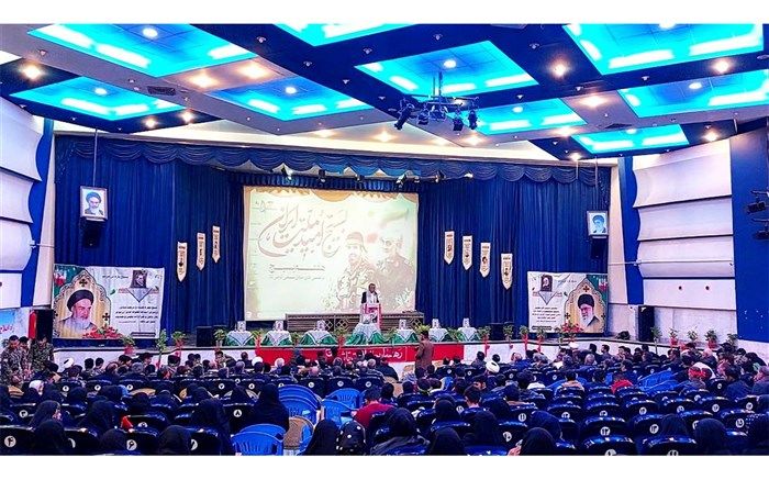 همایش اقتدار بسیجیان همراه با راهپیمایی با حضور بسیجیان فریدن/فیلم