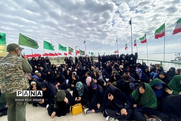 حضور دختران دانش‌آموز رودهن در اردوی راهیان نور