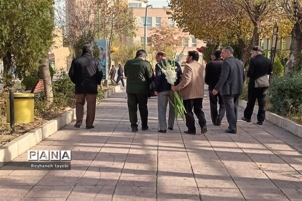 غبارروبی مزار شهدا به‌مناسبت هفته بسیج