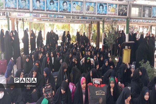 مراسم بدرقه دانش‌آموزان ناحیه یک قم به اردوی راهیان نور