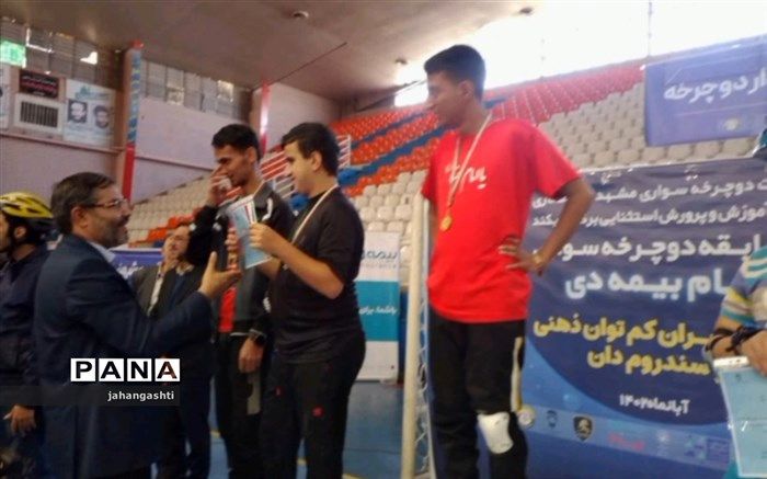 مسابقات دوچرخه‌سواری دانش‌آموزان پسر با نیاز ویژه ذهنی/فیلم