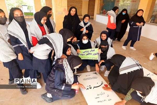 غبار روبی و عطر افشانی گلزار شهدای شبانکاره به‌مناسبت هفته بسیج