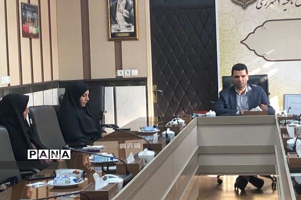 مراسم تقدیر از مربیان و مسئولین اردوی راهیان نور در ناحیه دو ری