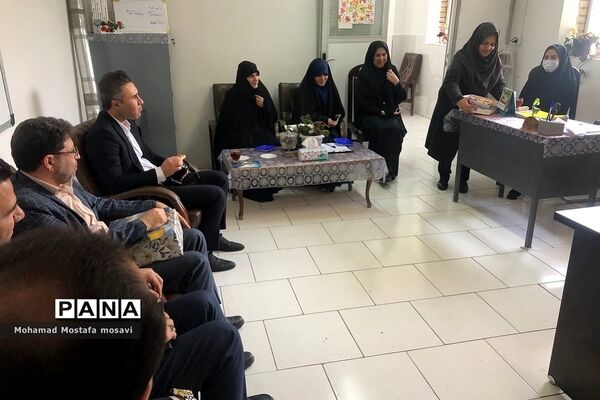 تقدیر از خانواده شهدا در ناحیه دو ری
