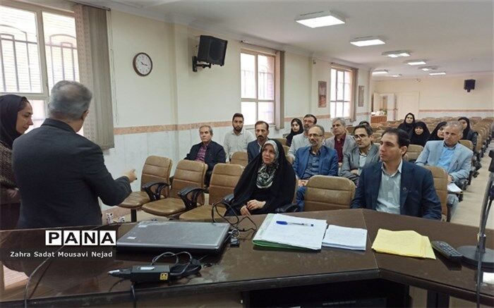 برگزاری جلسه متخصصان آموزش خانواده  با رویکرد مشکلات جسمانی و روانی دانش‌آموزان /فیلم