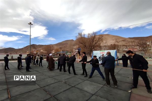 همایش پیاده‌روی خانوادگی به‌مناسبت هفته بسیج در بلده