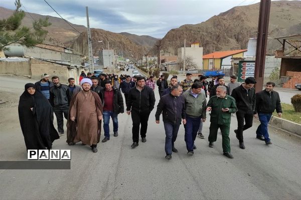 همایش پیاده‌روی خانوادگی به‌مناسبت هفته بسیج در بلده