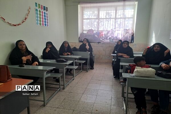 جلسه آموزش خانواده در دبستان 15 خرداد شهرستان کاشمر