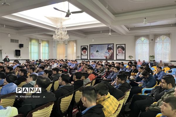 یادواره شهدای دبیرستان نمونه دولتی حاج محمد ایزدی در قم