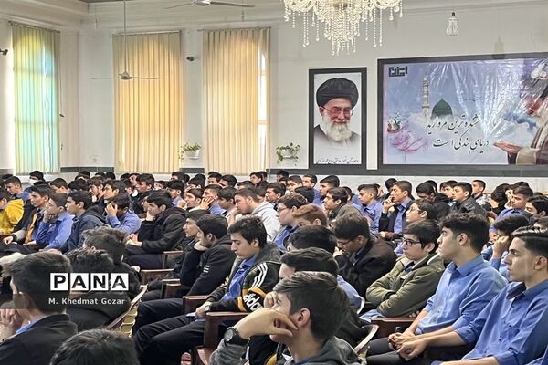یادواره شهدای دبیرستان نمونه دولتی حاج محمد ایزدی در قم