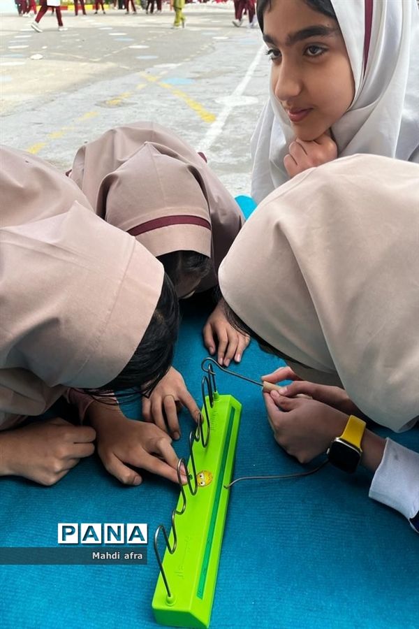 روز بدون کیف و کتاب دانش‌آموزان دبستان شاهد حریت بهبهان