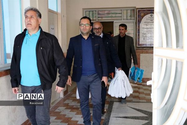 جشن لبخند دانش‌آموزان با جهاد توزیع نوشت افزار در آذربایجان غربی