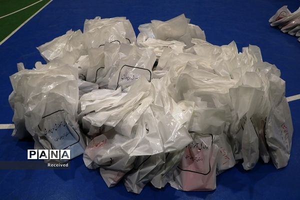 جشن لبخند دانش‌آموزان با جهاد توزیع نوشت افزار در آذربایجان غربی