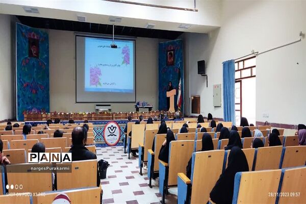 تقدیر از برگزیدگان مسابقات کتاب خوانی آموزش وپرورش ابرکوه