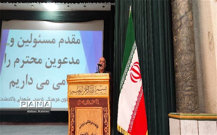 مهمترین عامل در تربیت و رشد فکری دانش‌آموزان، هماهنگی نظری و عملی میان مربیان و خانواده است