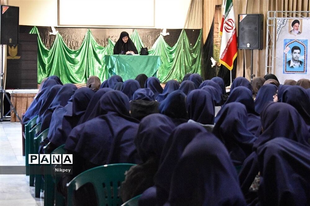 مراسم عزاداری ایام فاطمیه در دبیرستان شاهد حجاب منطقه ۱۳