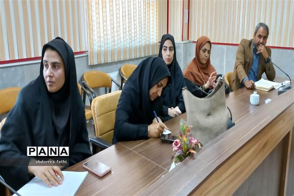 نشست مدیران گروه پیشرفت مدارس در شهرستان دلیجان