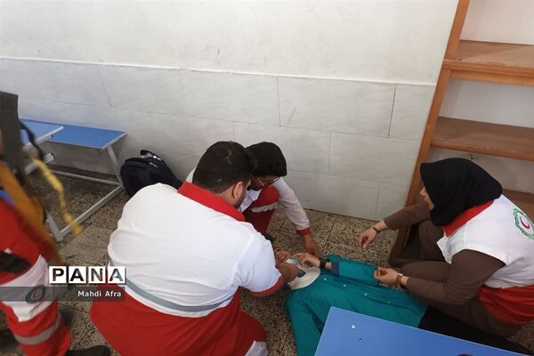 بیست و پنجمین مانور سراسری زلزله و ایمنی در دبستان شهید مرتب بهبهان