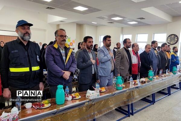 بیست و پنجمین مانور سراسری زلزله و ایمنی در دبستان شهدای ۱۵ خرداد شهرستان قرچک