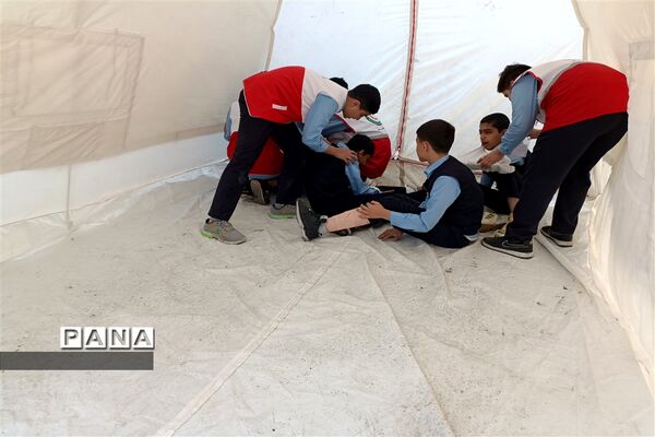 بیست و پنجمین مانور سراسری زلزله در دبیرستان پسرانه هیأت امنایی فرنو شهرقدس
