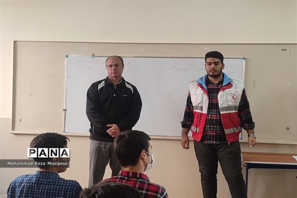 مانور سراسری زلزله در دبیرستان مسلم شهرستان ملارد