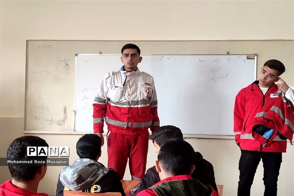 مانور سراسری زلزله در دبیرستان مسلم شهرستان ملارد