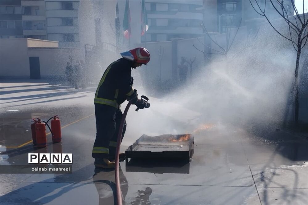 بیست و پنجمین مانور سراسری« زلزله و ایمنی »در کاشان