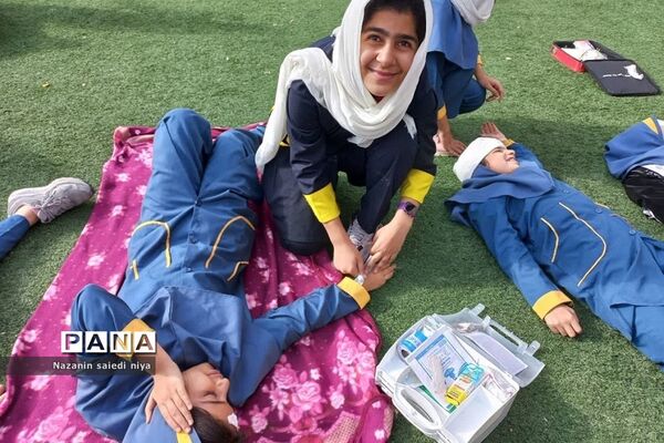 بیست و پنجمین مانور سراسری  زلزله در آموزش و پرورش رودهن